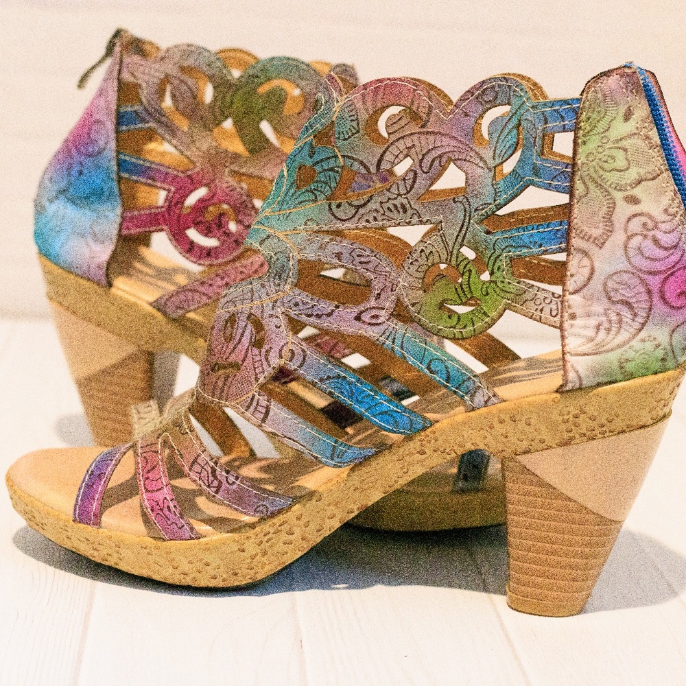 SANDALS